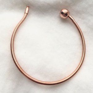 BRAND NEW 7.5" 7.9" Pandora Rose Gold Moments Bracelet ONLY 2 Sizes Left
